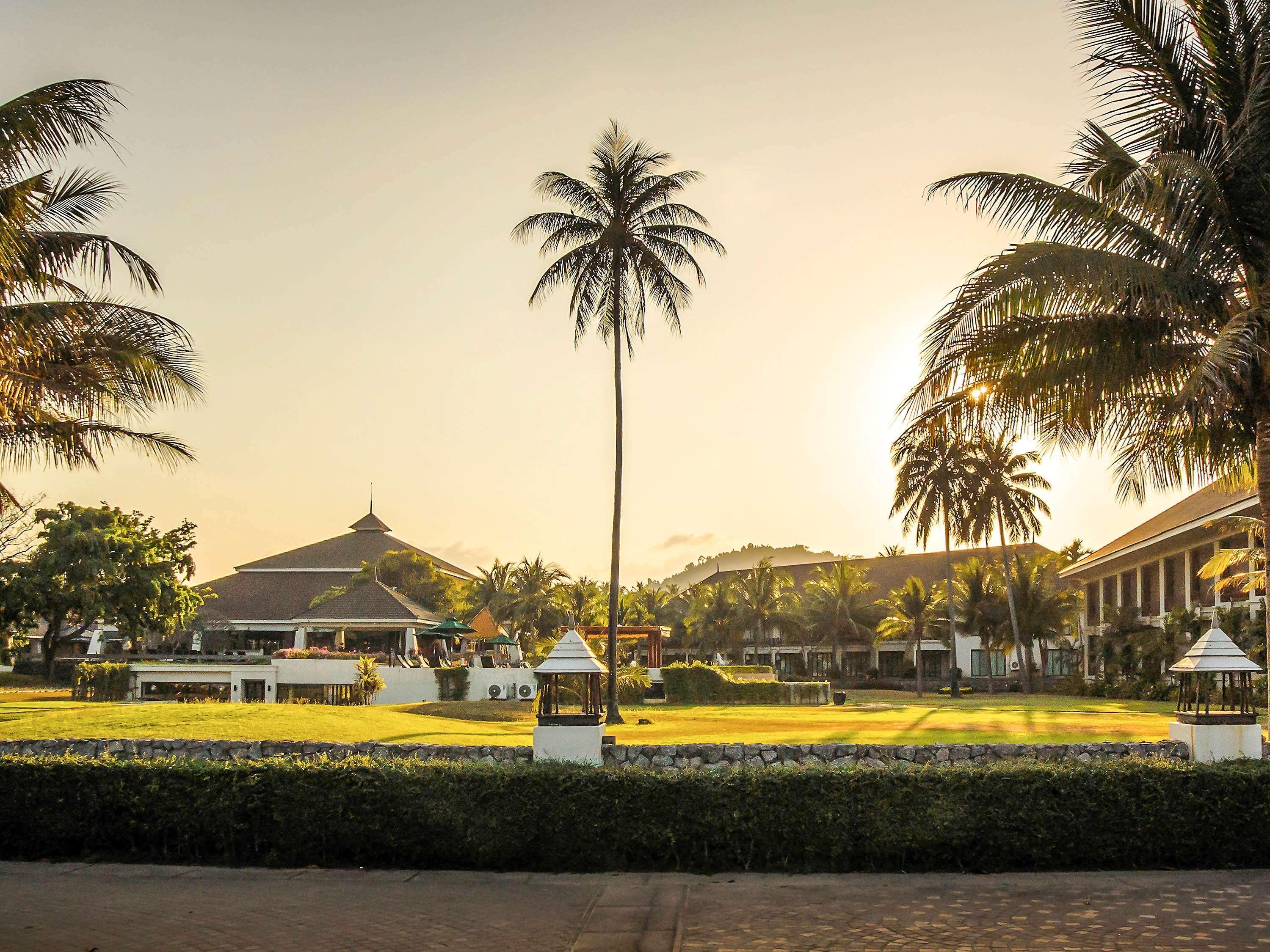The Nouveau Chumphon Beach Resort And Golf Exterior foto