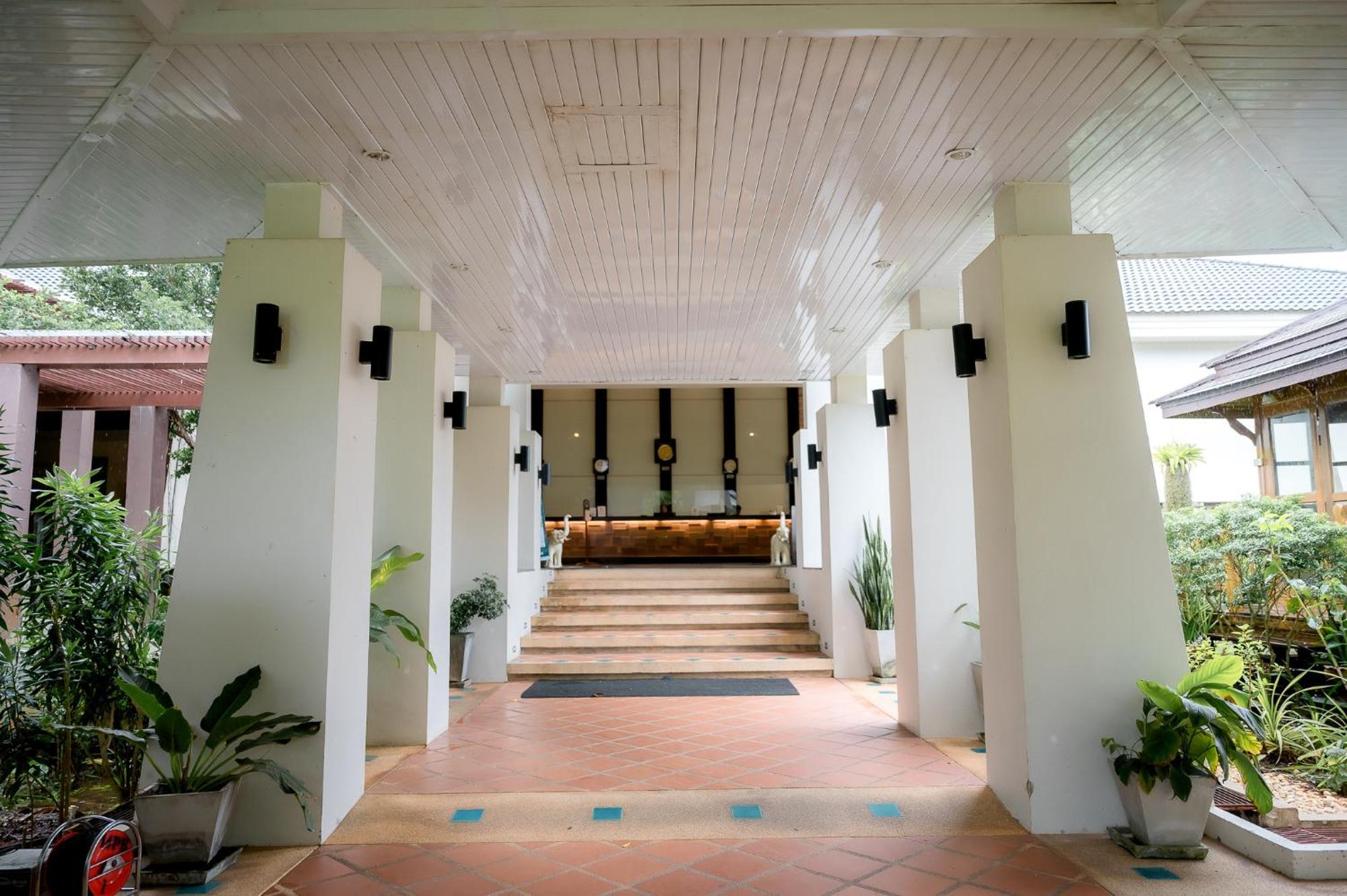 The Nouveau Chumphon Beach Resort And Golf Exterior foto