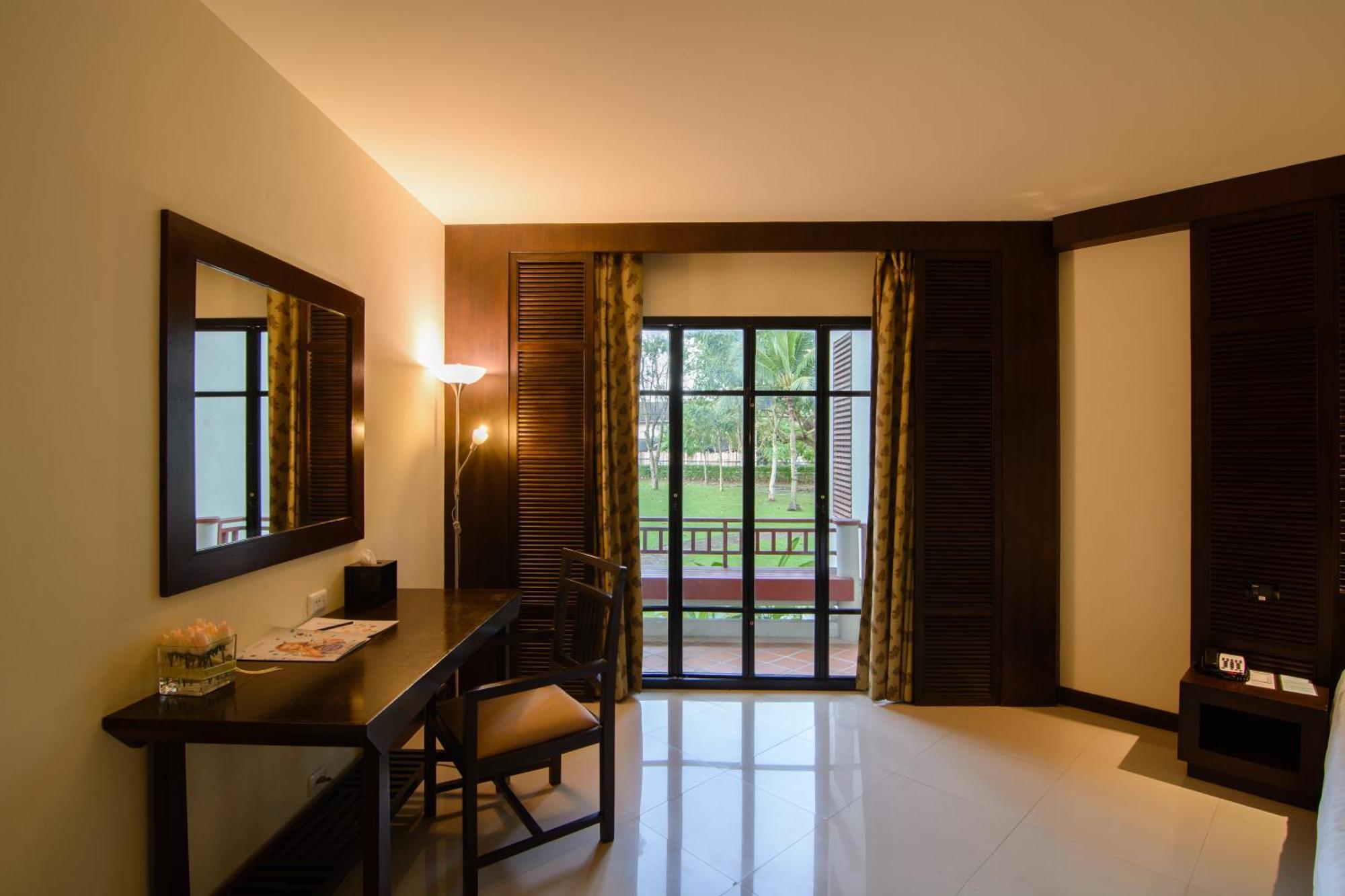 The Nouveau Chumphon Beach Resort And Golf Exterior foto