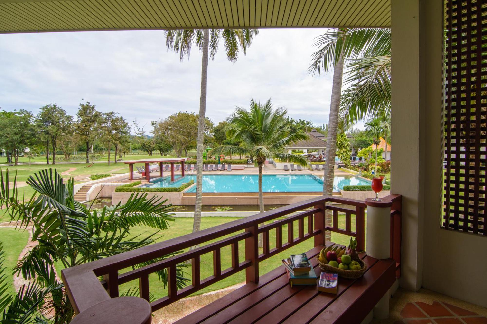 The Nouveau Chumphon Beach Resort And Golf Exterior foto