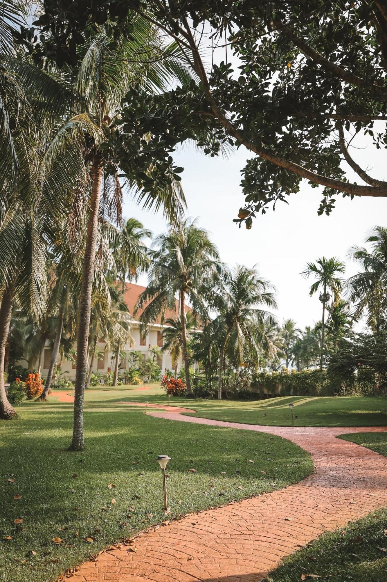 The Nouveau Chumphon Beach Resort And Golf Exterior foto