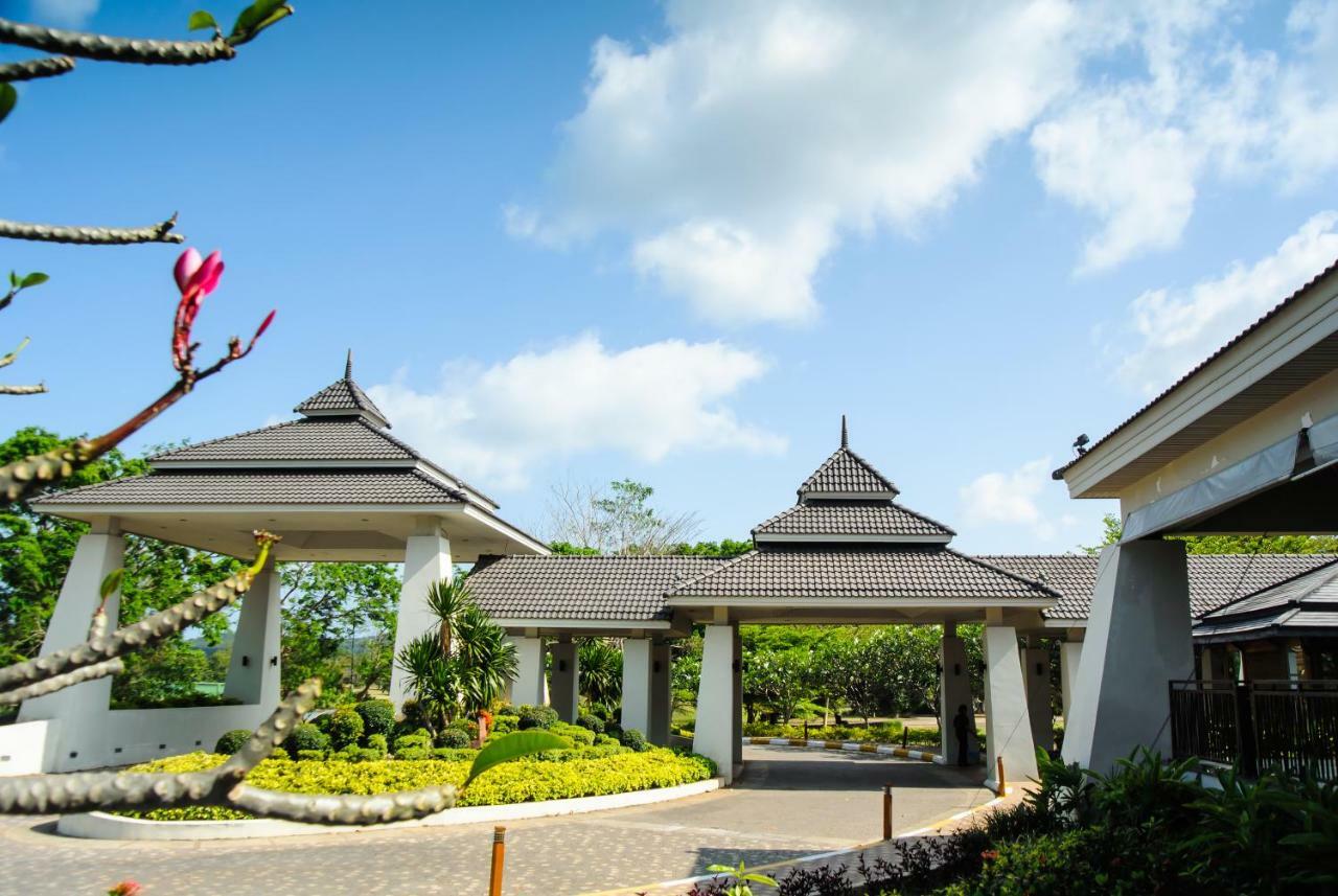 The Nouveau Chumphon Beach Resort And Golf Exterior foto